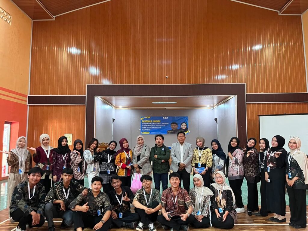 Ibu Ibu Desa Cibingbin Purwakarta Melek Digital, Siap Dongkrak Ekonomi Keluarga Lewat Gawai (Dok. Daridesa)