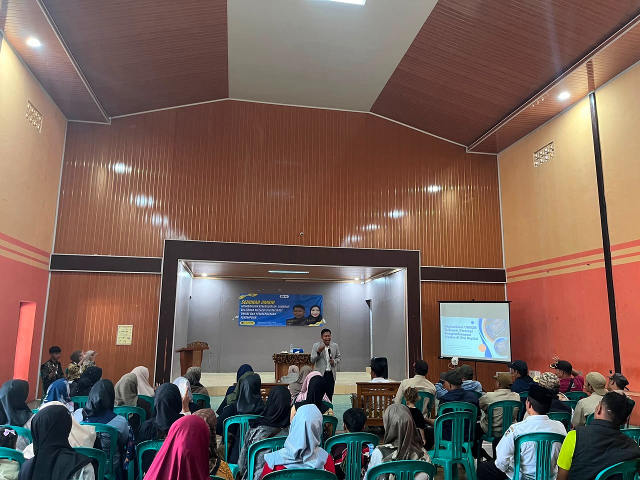 Ibu Ibu Desa Cibingbin Purwakarta Melek Digital, Siap Dongkrak Ekonomi Keluarga Lewat Gawai (Dok. Daridesa)